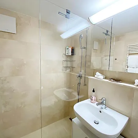 Apartment & Kite, Zentral, Modern, 80m2, Balkon - Mu11 *